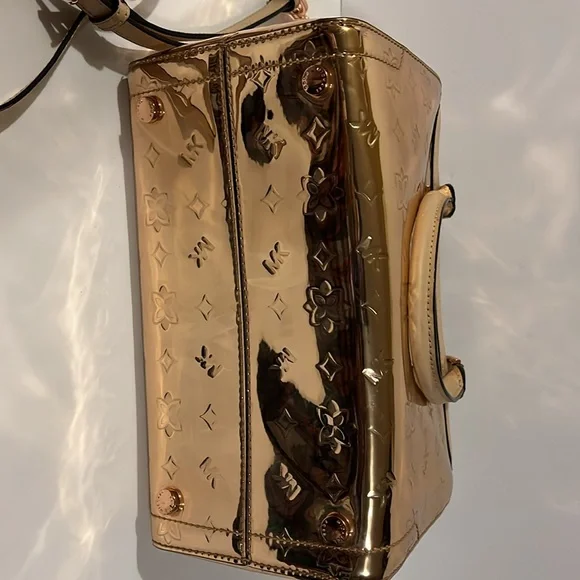100% Authentic Michael Kors Rose Gold Color Handba - Picture 10 of 14